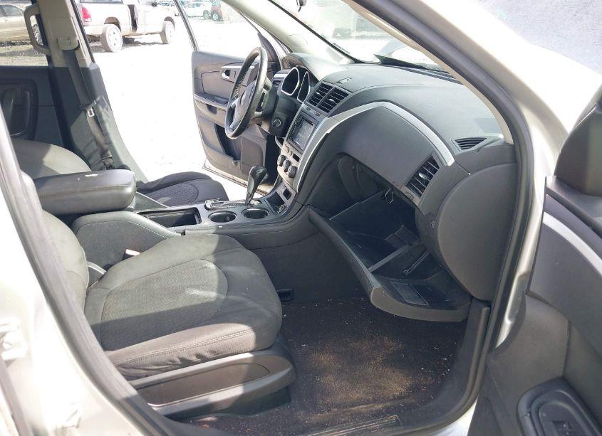 Photo 5 of 2010 Chevrolet Traverse LT (VIN 1GNLRFED5AS127602)