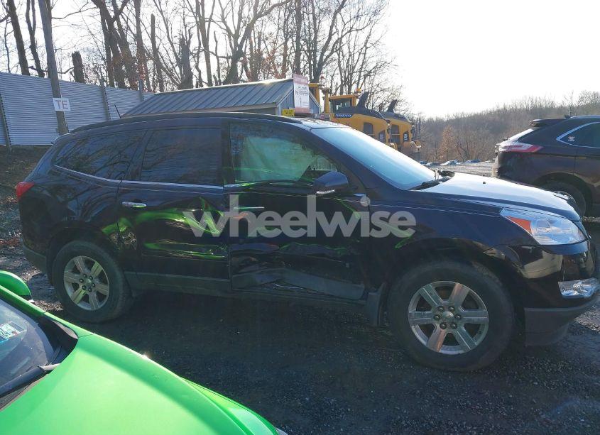 Photo 13 of 2010 Chevrolet Traverse LT (VIN 1GNLRFED5AS131410)