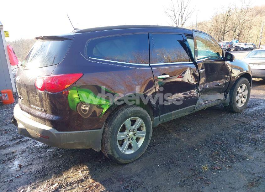 Photo 4 of 2010 Chevrolet Traverse LT (VIN 1GNLRFED5AS131410)