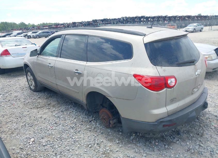 Photo 3 of 2010 Chevrolet Traverse LT (VIN 1GNLRFED6AJ261685)