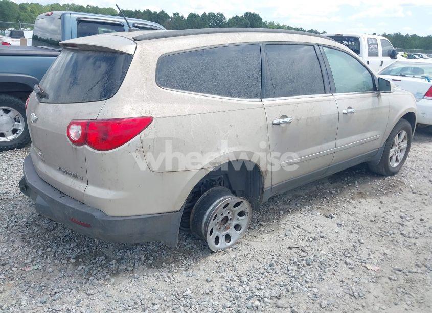 Photo 4 of 2010 Chevrolet Traverse LT (VIN 1GNLRFED6AJ261685)