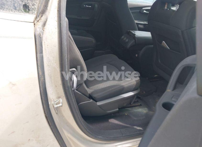 Photo 8 of 2010 Chevrolet Traverse LT (VIN 1GNLRFED6AJ261685)