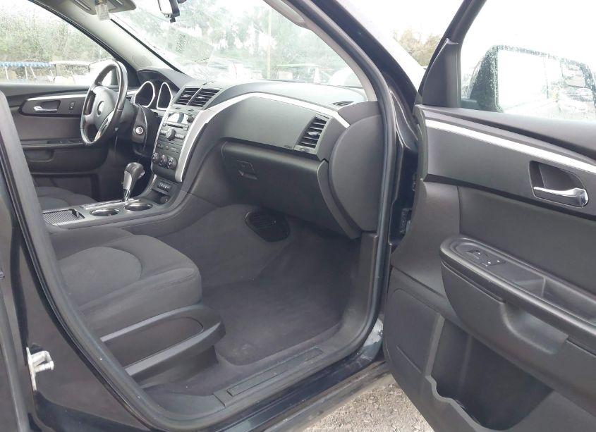 Photo 5 of 2010 Chevrolet Traverse LT (VIN 1GNLRFED7AJ266698)