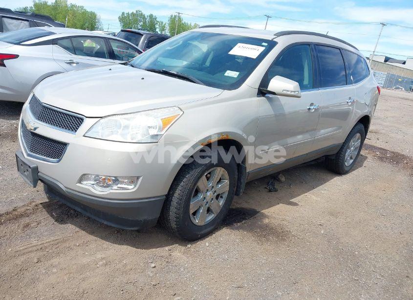 Photo 2 of 2010 Chevrolet Traverse LT (VIN 1GNLRFED7AS150184)