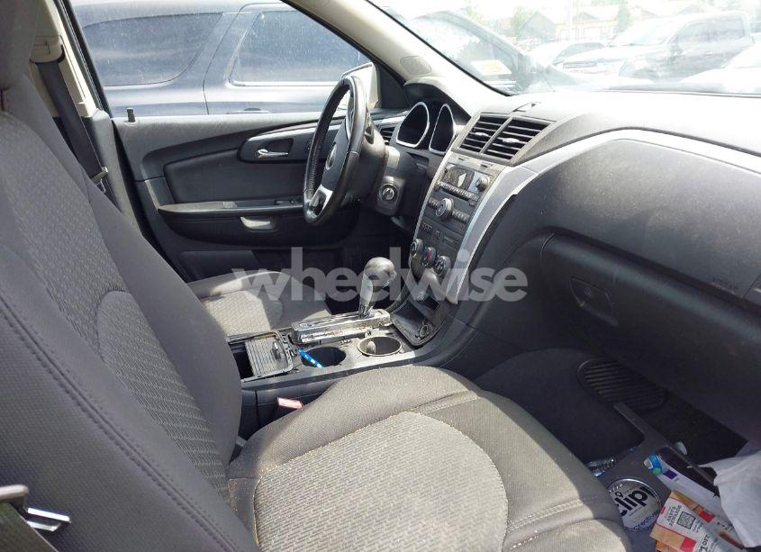 Photo 5 of 2010 Chevrolet Traverse LT (VIN 1GNLRFED7AS150184)