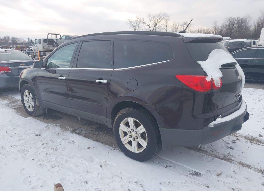 Photo 3 of 2010 Chevrolet Traverse LT (VIN 1GNLRFED8AS136858)