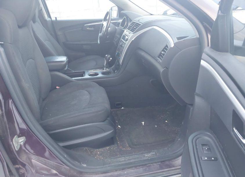 Photo 5 of 2010 Chevrolet Traverse LT (VIN 1GNLRFED8AS136858)