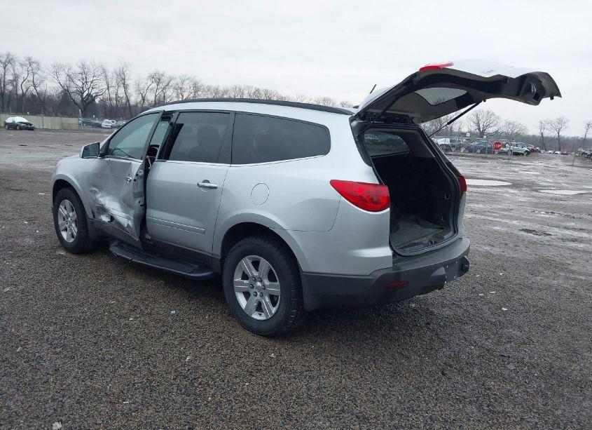Photo 3 of 2010 Chevrolet Traverse LT (VIN 1GNLRFEDXAJ223151)