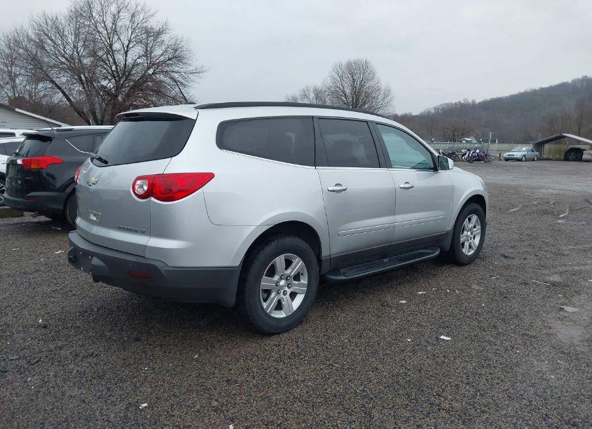Photo 4 of 2010 Chevrolet Traverse LT (VIN 1GNLRFEDXAJ223151)