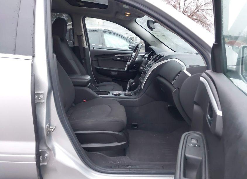 Photo 5 of 2010 Chevrolet Traverse LT (VIN 1GNLRFEDXAJ223151)