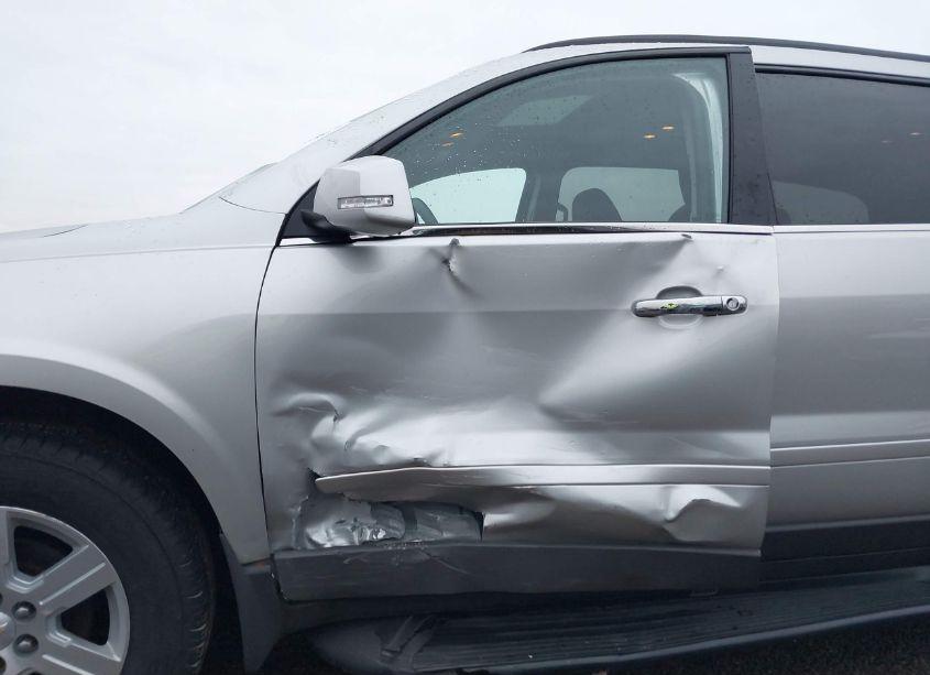 Photo 6 of 2010 Chevrolet Traverse LT (VIN 1GNLRFEDXAJ223151)