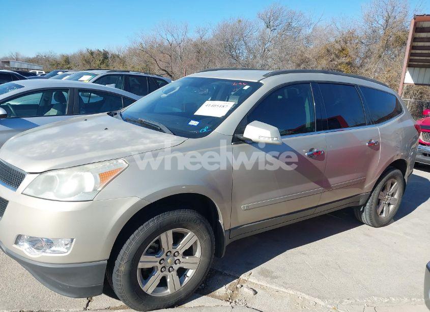 Photo 2 of 2010 Chevrolet Traverse LT (VIN 1GNLRFEDXAS147831)