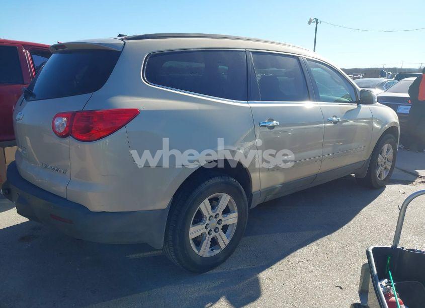 Photo 4 of 2010 Chevrolet Traverse LT (VIN 1GNLRFEDXAS147831)