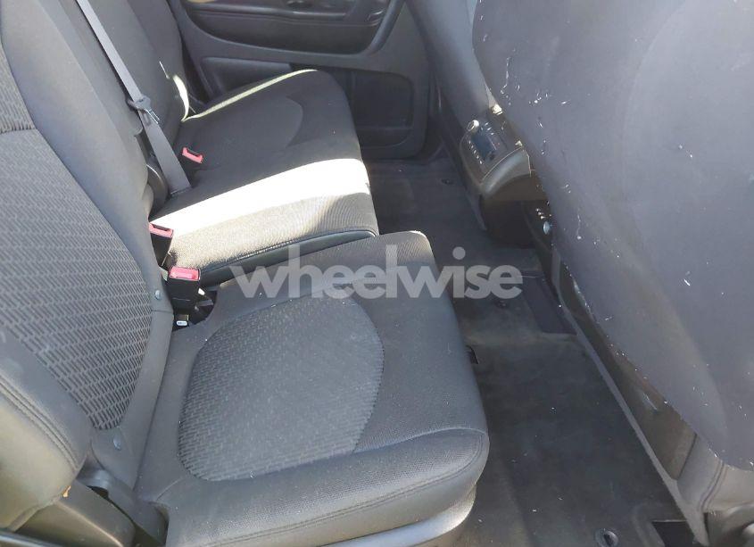 Photo 8 of 2010 Chevrolet Traverse LT (VIN 1GNLRFEDXAS147831)