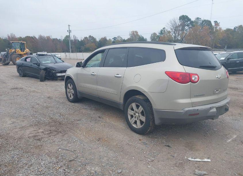 Photo 3 of 2010 Chevrolet Traverse LT (VIN 1GNLRGED0AS117288)