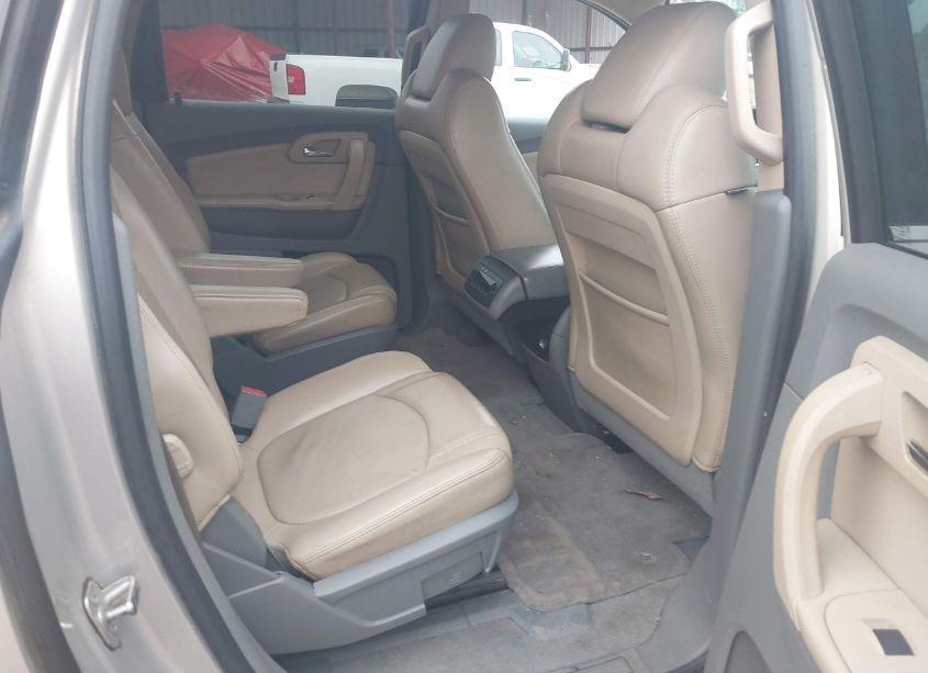 Photo 8 of 2010 Chevrolet Traverse LT (VIN 1GNLRGED0AS117288)