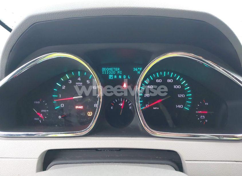Photo 7 of 2010 Chevrolet Traverse LT (VIN 1GNLRGED1AS106929)
