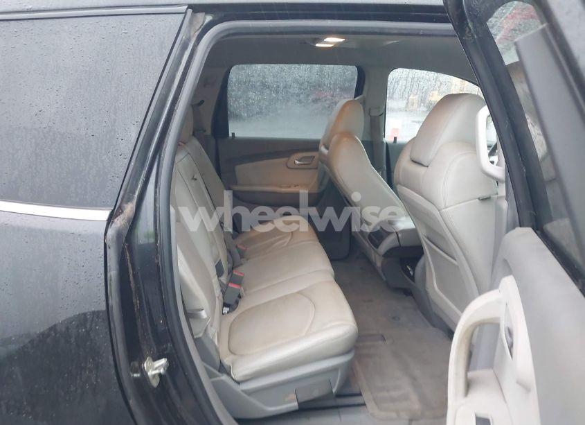 Photo 8 of 2010 Chevrolet Traverse LT (VIN 1GNLRGED1AS106929)