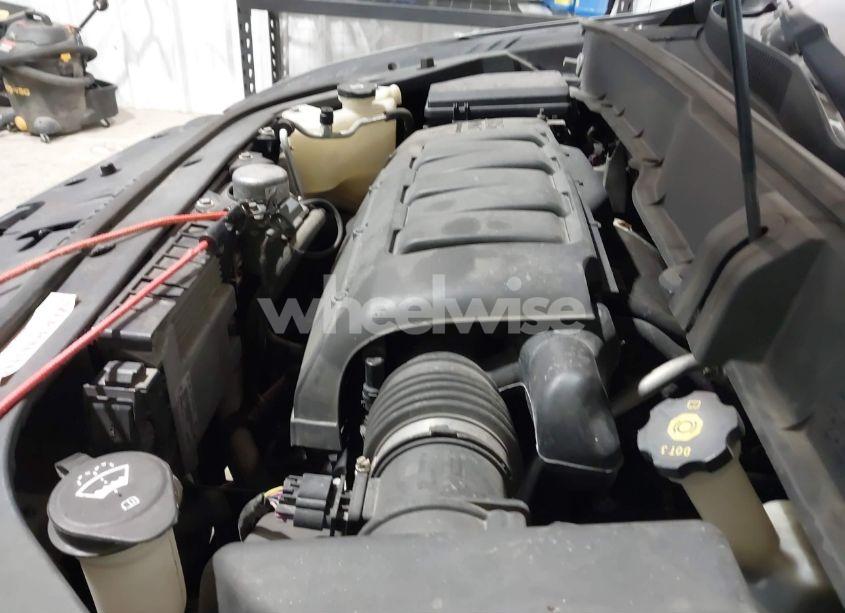 Photo 10 of 2010 Chevrolet Traverse LT (VIN 1GNLRGED1AS118563)