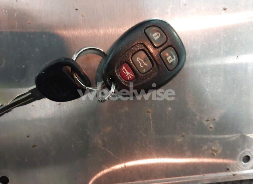 Photo 11 of 2010 Chevrolet Traverse LT (VIN 1GNLRGED1AS118563)