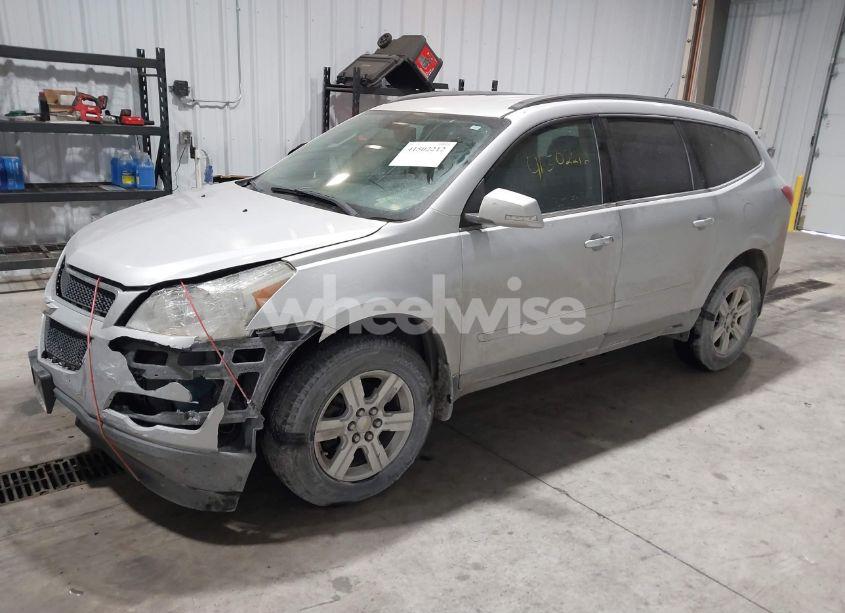 Photo 2 of 2010 Chevrolet Traverse LT (VIN 1GNLRGED1AS118563)