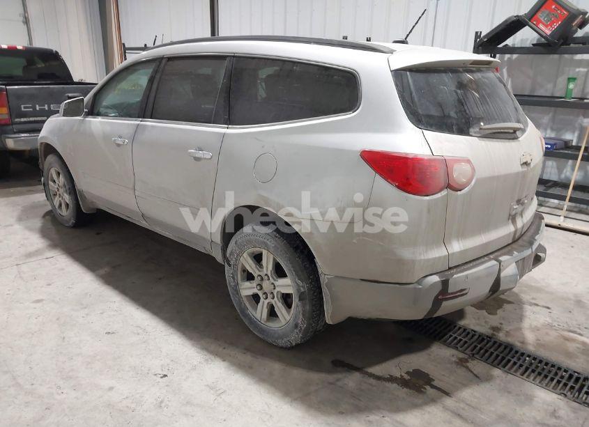 Photo 3 of 2010 Chevrolet Traverse LT (VIN 1GNLRGED1AS118563)