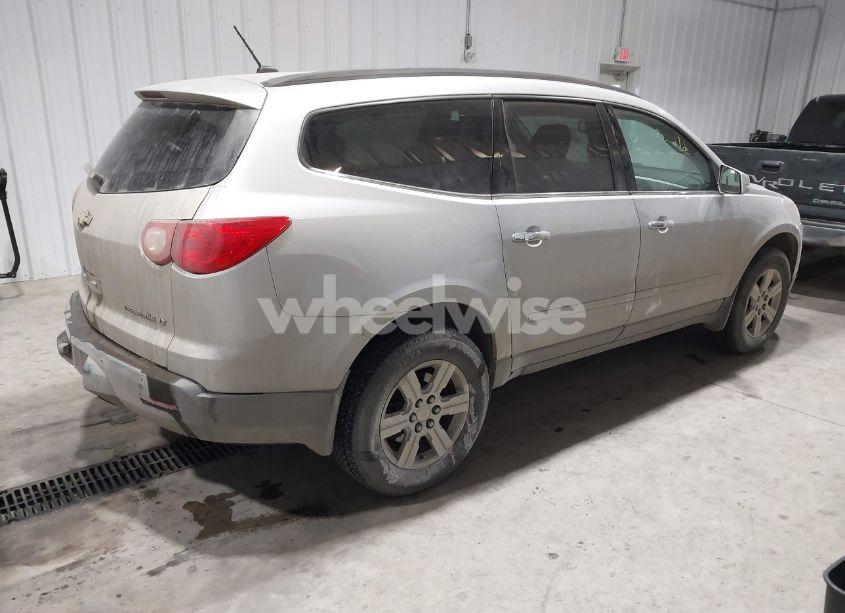 Photo 4 of 2010 Chevrolet Traverse LT (VIN 1GNLRGED1AS118563)