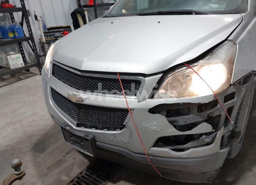 Photo 6 of 2010 Chevrolet Traverse LT (VIN 1GNLRGED1AS118563)