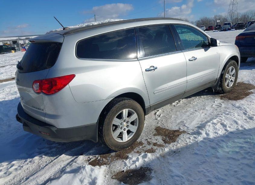 Photo 4 of 2010 Chevrolet Traverse LT (VIN 1GNLRGED2AJ207760)