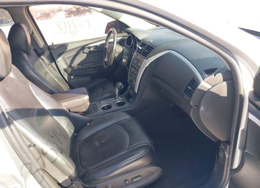 Photo 5 of 2010 Chevrolet Traverse LT (VIN 1GNLRGED2AJ207760)