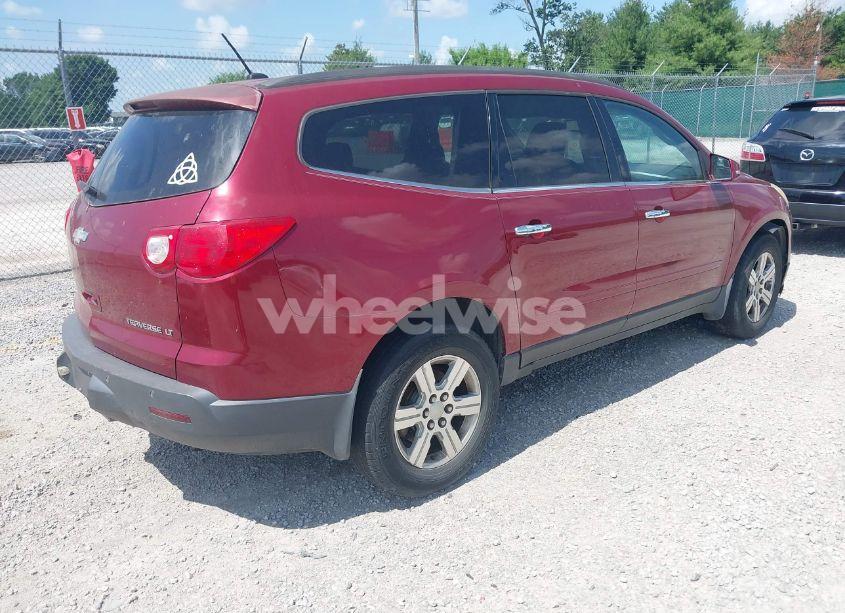 Photo 4 of 2010 Chevrolet Traverse LT (VIN 1GNLRGED3AJ218220)