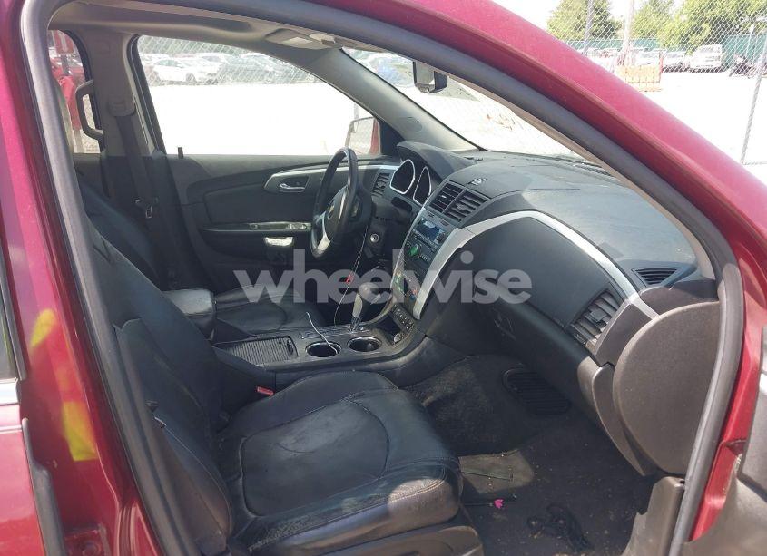 Photo 5 of 2010 Chevrolet Traverse LT (VIN 1GNLRGED3AJ218220)