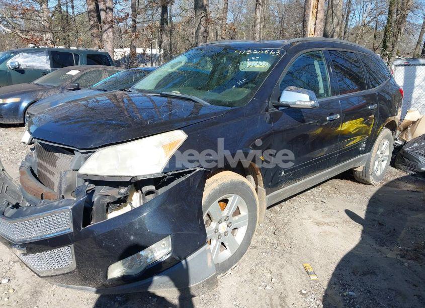 Photo 2 of 2010 Chevrolet Traverse LT (VIN 1GNLRGED3AS124171)