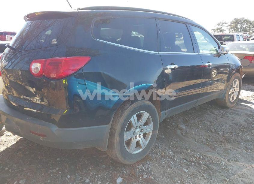Photo 4 of 2010 Chevrolet Traverse LT (VIN 1GNLRGED3AS124171)
