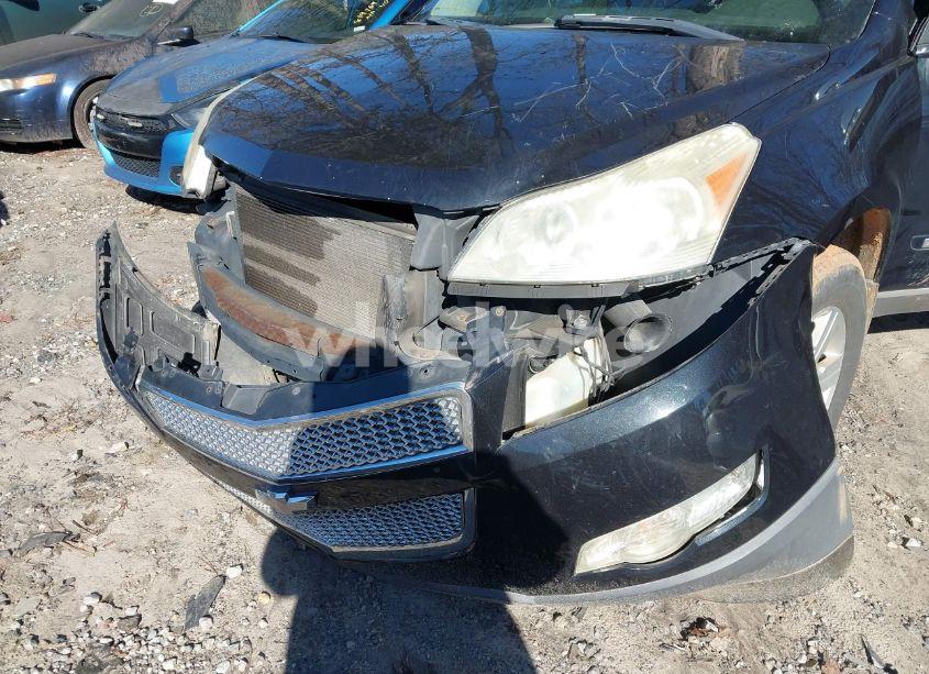 Photo 6 of 2010 Chevrolet Traverse LT (VIN 1GNLRGED3AS124171)