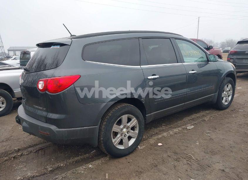 Photo 4 of 2010 Chevrolet Traverse LT (VIN 1GNLRGED4AJ204200)