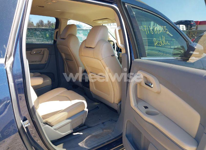 Photo 8 of 2010 Chevrolet Traverse LT (VIN 1GNLRGED5AS106853)