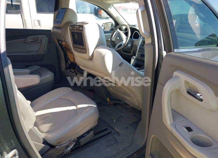 Photo 8 of 2010 Chevrolet Traverse LT (VIN 1GNLRGED7AJ251642)