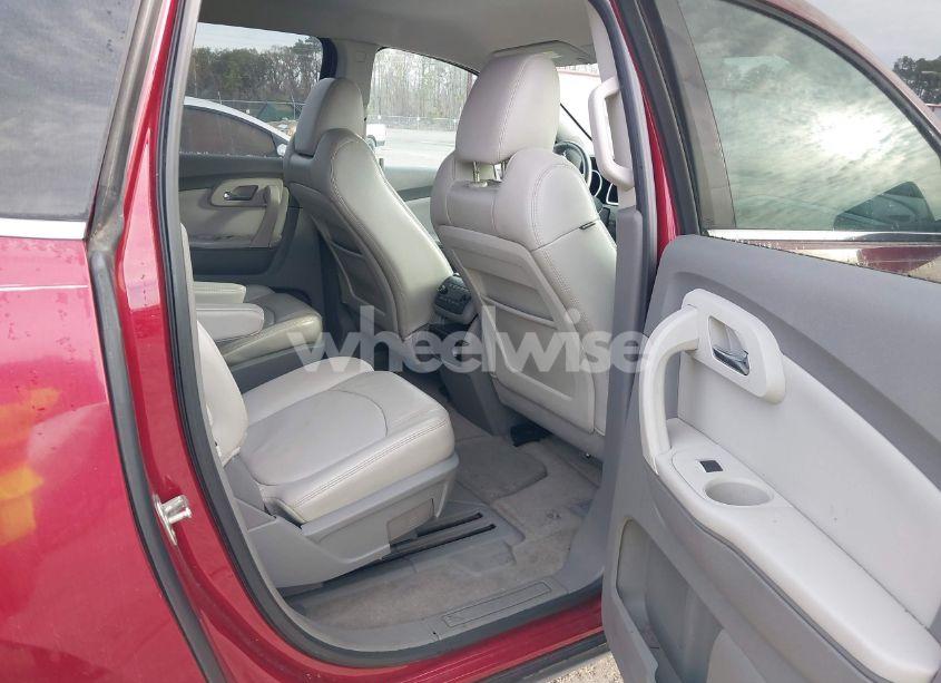 Photo 8 of 2010 Chevrolet Traverse LT (VIN 1GNLRGED7AS125288)