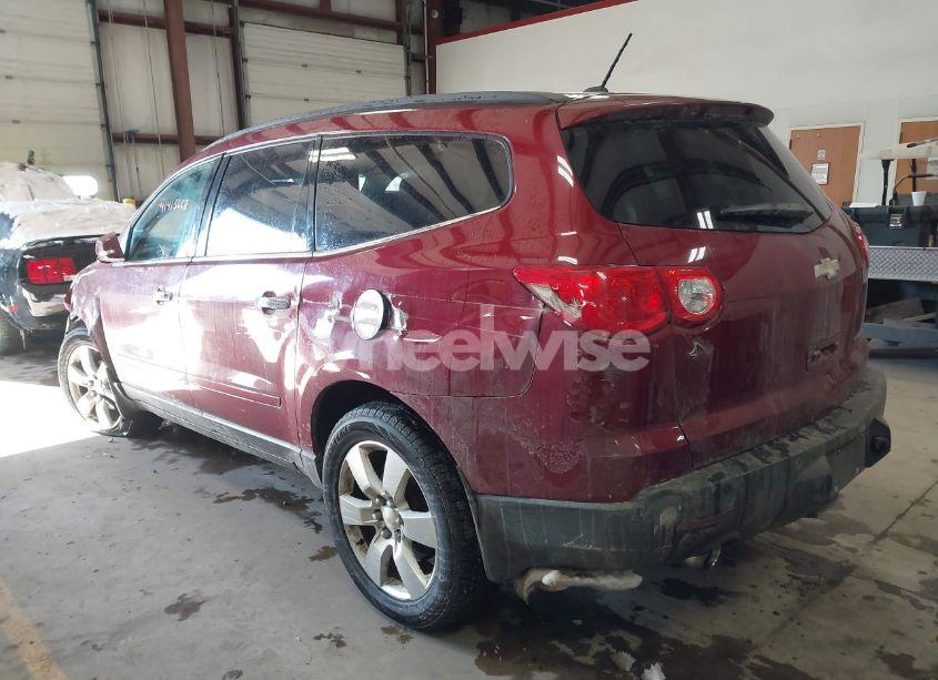 Photo 3 of 2010 Chevrolet Traverse LT (VIN 1GNLRGED8AJ259930)