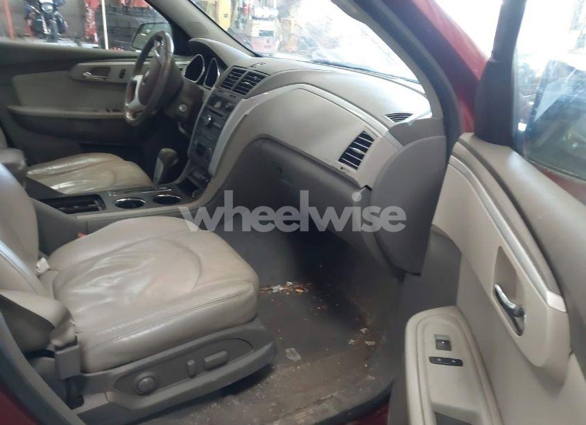 Photo 5 of 2010 Chevrolet Traverse LT (VIN 1GNLRGED8AJ259930)