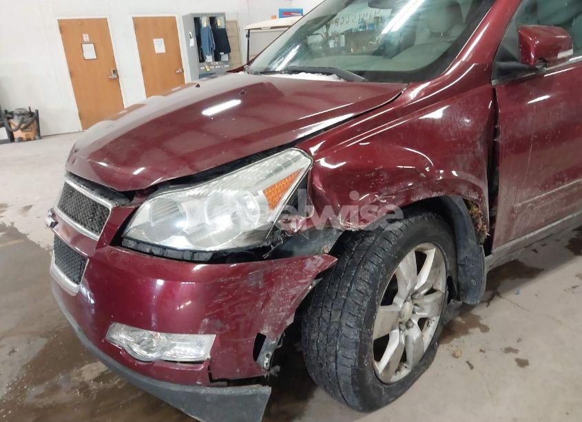 Photo 6 of 2010 Chevrolet Traverse LT (VIN 1GNLRGED8AJ259930)