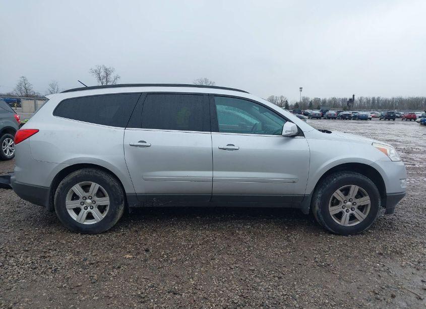 Photo 13 of 2010 Chevrolet Traverse LT (VIN 1GNLRGED8AS132024)