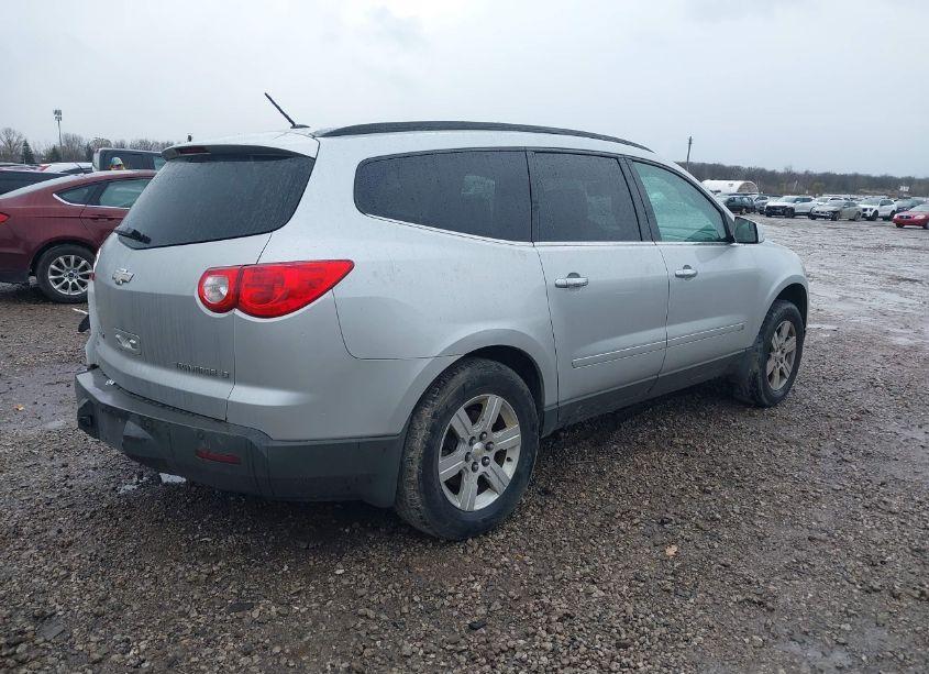 Photo 4 of 2010 Chevrolet Traverse LT (VIN 1GNLRGED8AS132024)