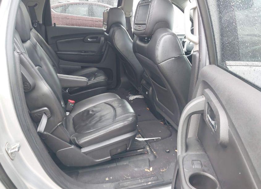 Photo 8 of 2010 Chevrolet Traverse LT (VIN 1GNLRGED8AS132024)