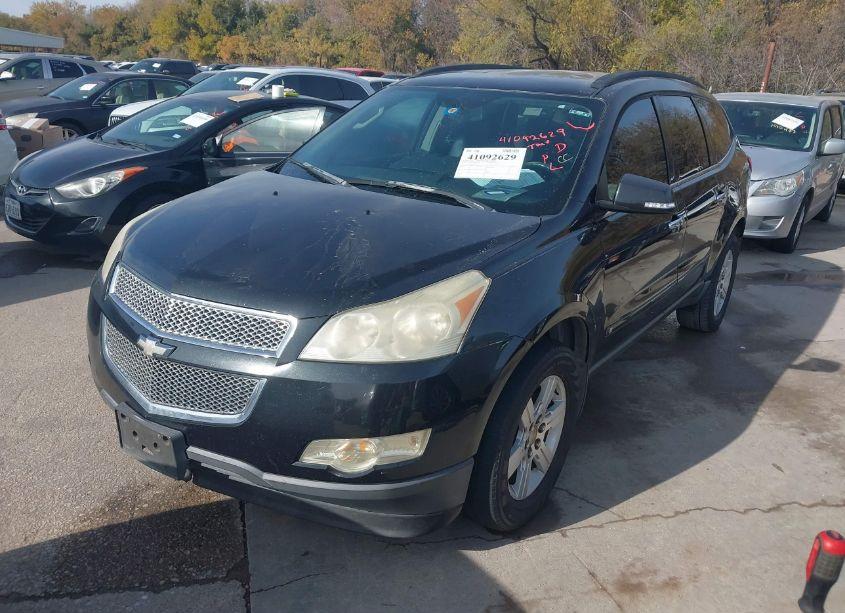 Photo 2 of 2010 Chevrolet Traverse LT (VIN 1GNLRGEDXAS117217)
