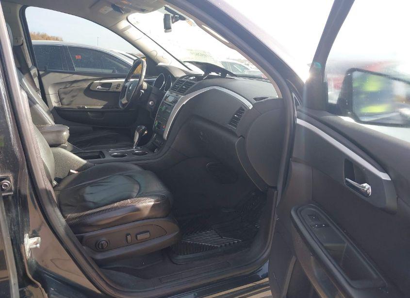 Photo 5 of 2010 Chevrolet Traverse LT (VIN 1GNLRGEDXAS117217)