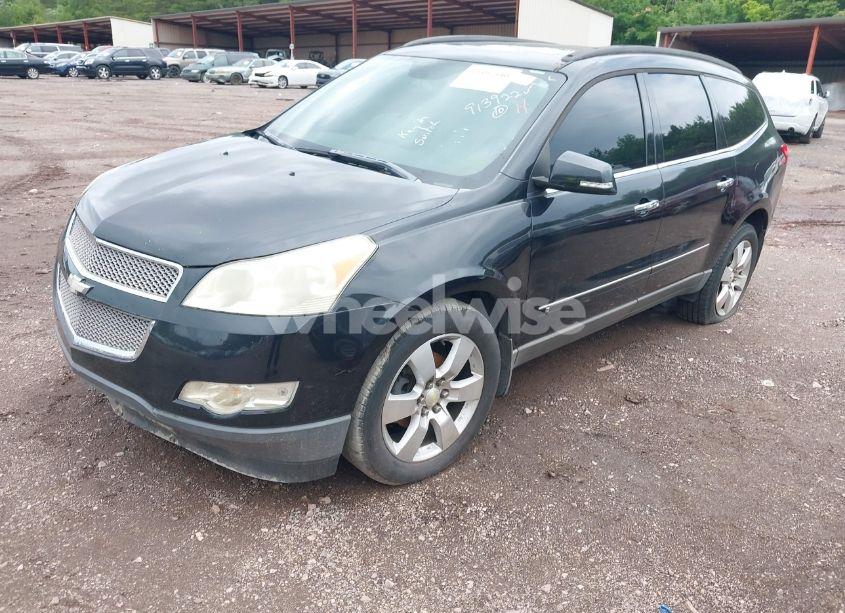 Photo 2 of 2010 Chevrolet Traverse LTZ (VIN 1GNLRHED0AS127048)