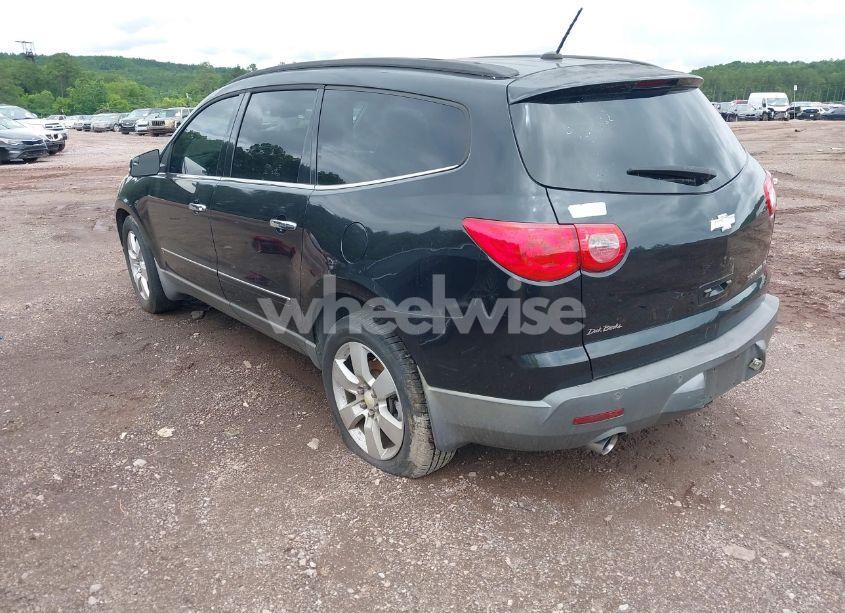 Photo 3 of 2010 Chevrolet Traverse LTZ (VIN 1GNLRHED0AS127048)