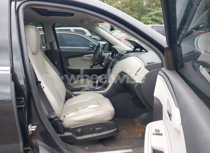 Photo 5 of 2010 Chevrolet Traverse LTZ (VIN 1GNLRHED0AS127048)